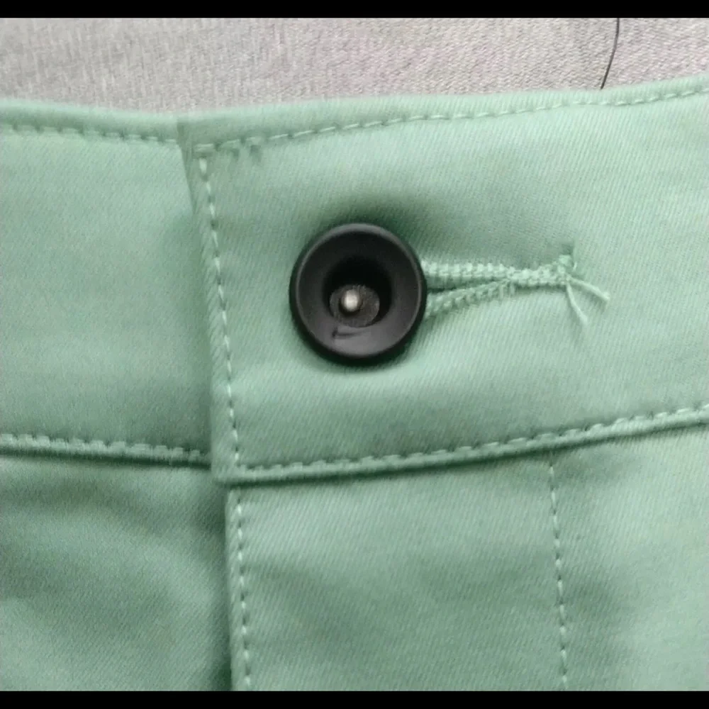 Men's Nike DA4139-316 Golf Shorts, Size UPF 40+, Green, New with Tags